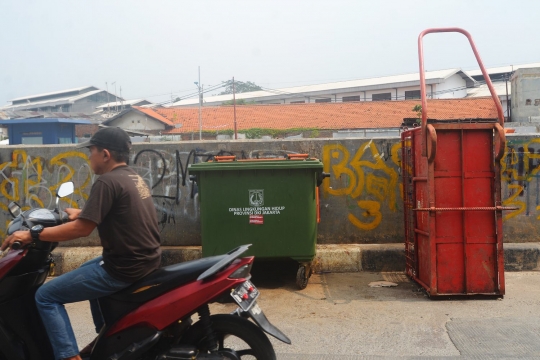 Penampakan tong sampah Rp 3,6 juta dari Jerman hiasi Ibu Kota