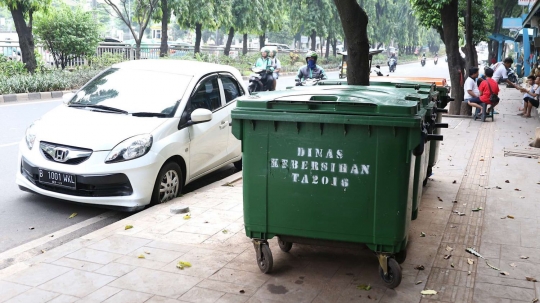 Penampakan tong sampah Rp 3,6 juta dari Jerman hiasi Ibu Kota