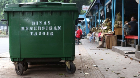 Penampakan tong sampah Rp 3,6 juta dari Jerman hiasi Ibu Kota