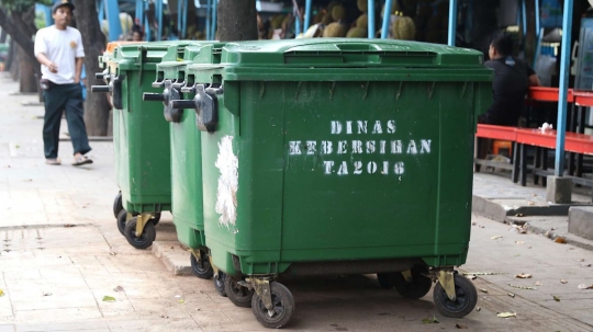 Penampakan tong sampah Rp 3,6 juta dari Jerman hiasi Ibu Kota