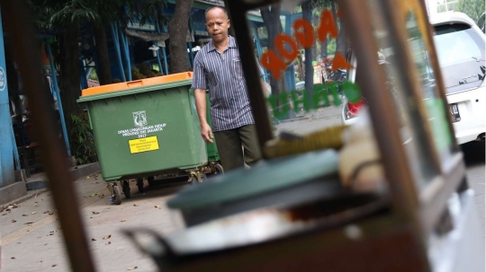 Penampakan tong sampah Rp 3,6 juta dari Jerman hiasi Ibu Kota