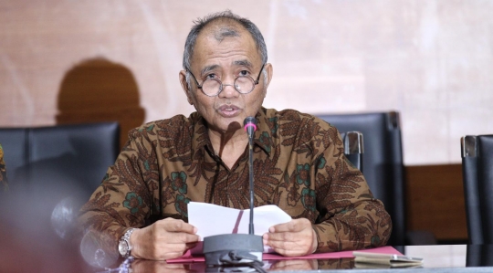 KPK tunjukan uang Rp 100 juta hasil OTT Bupati Purbalingga