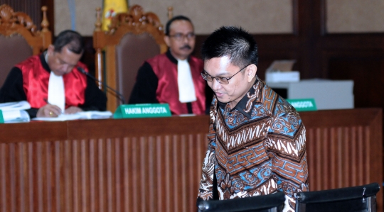 Senyum Aditya Moha usai divonis 4 tahun bui