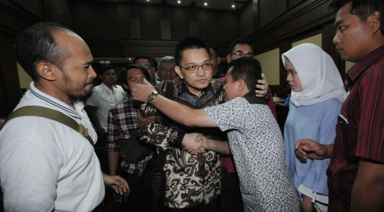 Senyum Aditya Moha usai divonis 4 tahun bui