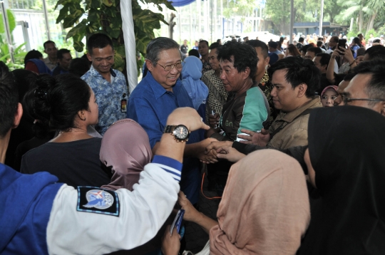 SBY resmikan Gerakan Pasar Murah Demokrat