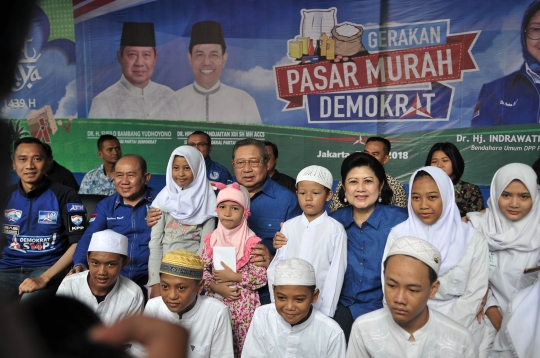 SBY resmikan Gerakan Pasar Murah Demokrat