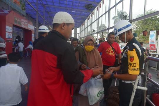 H-7 lebaran, pemudik mulai padati Stasiun Pasar Senen