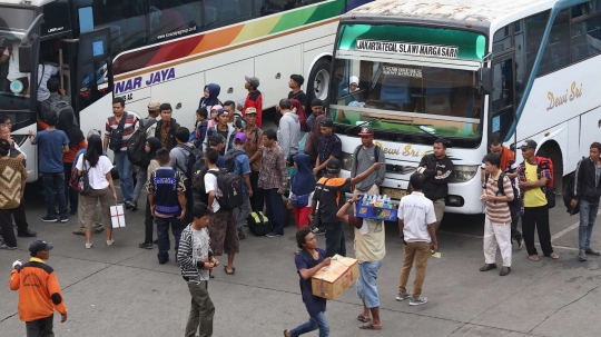 H-7 Lebaran, pemudik padati Terminal Kampung Rambutan