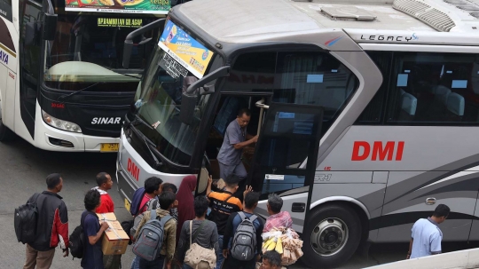 H-7 Lebaran, pemudik padati Terminal Kampung Rambutan