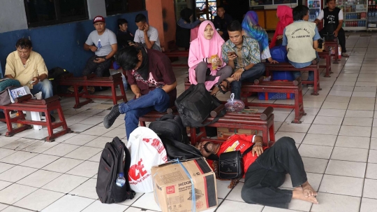 H-7 Lebaran, pemudik padati Terminal Kampung Rambutan