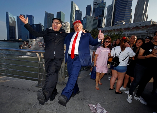 Jelang KTT, Kim Jong Un KW dan Donald Trump KW hebohkan warga Singapura