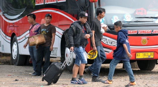 Calon pemudik mulai padati Terminal Bayangan Lebak Bulus