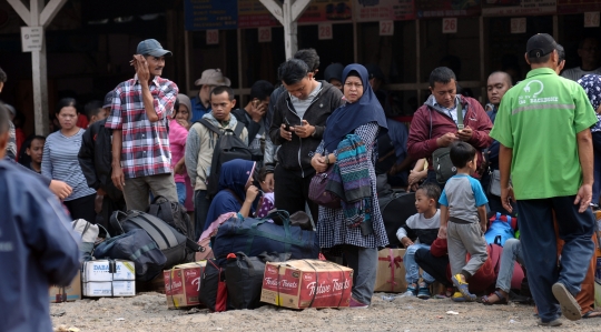 Calon pemudik mulai padati Terminal Bayangan Lebak Bulus