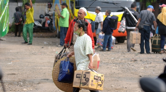 Calon pemudik mulai padati Terminal Bayangan Lebak Bulus