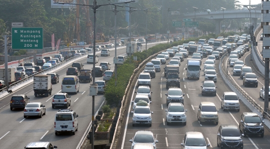 Pekan terakhir Ramadan, kendaraan masih padati tol dalam kota