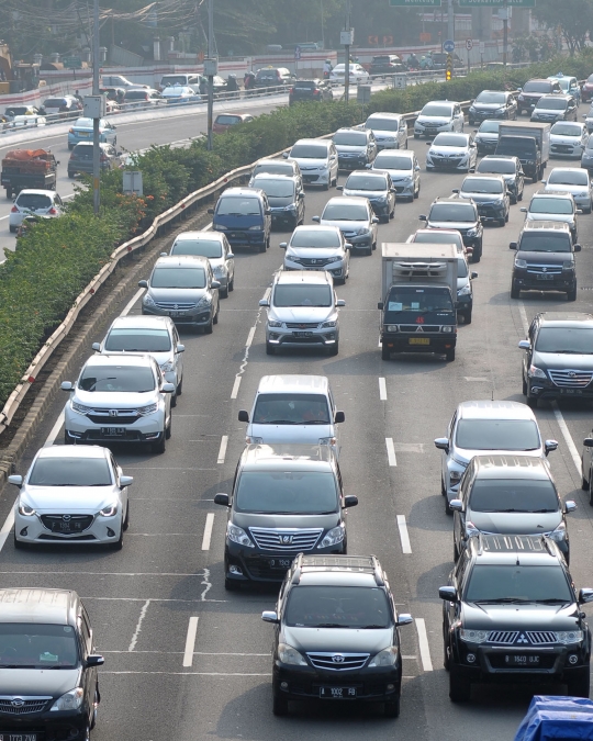 Pekan terakhir Ramadan, kendaraan masih padati tol dalam kota