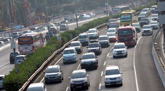 Pekan terakhir Ramadan, kendaraan masih padati tol dalam kota