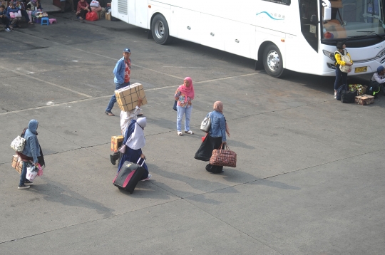 Puluhan ribu pemudik tinggalkan Jakarta dari Terminal Kampung Rambutan