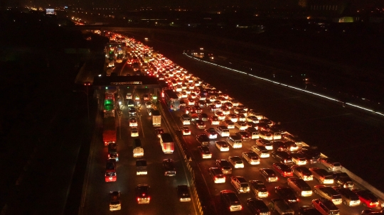 H-5 Lebaran, begini kepadatan di Gerbang Tol Cikarang Utama