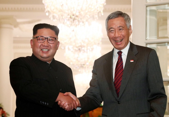Semringah Kim Jong-un saat bertemu PM Singapura