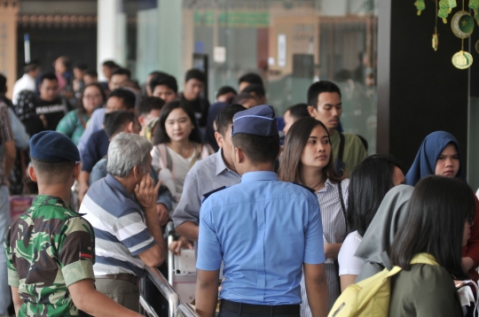 H-4, pemudik padati Bandara Halim Perdanakusuma