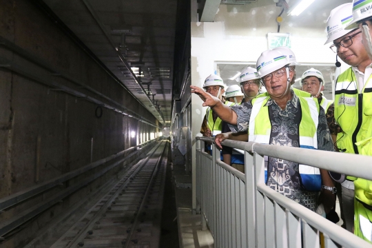 Wajah kagum Menko Darmin Nasution saat tinjau proyek MRT