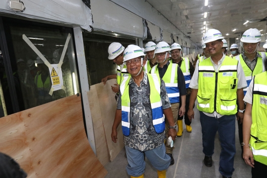 Wajah kagum Menko Darmin Nasution saat tinjau proyek MRT