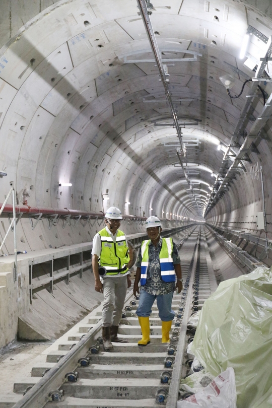 Wajah kagum Menko Darmin Nasution saat tinjau proyek MRT