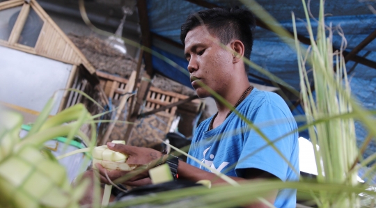 Jelang Lebaran, penjual ketupat mulai ramai