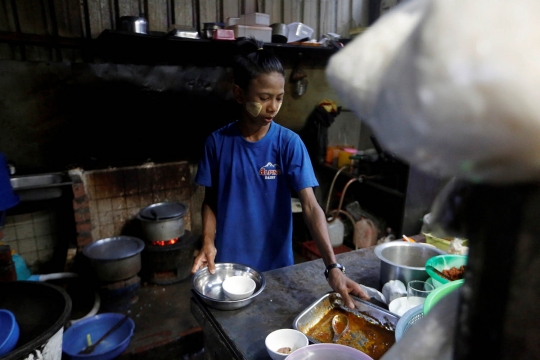 Potret buruh anak di Myanmar