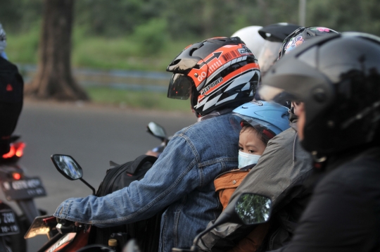 Usai Subuh, ribuan pemudik sepeda motor serbu jalur Kalimalang