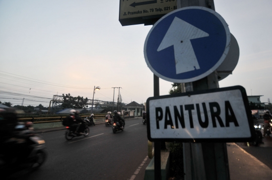 Usai Subuh, ribuan pemudik sepeda motor serbu jalur Kalimalang