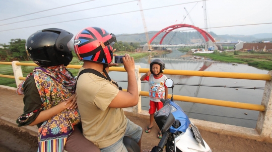 Pesona Jembatan Kali Kuto curi perhatian warga