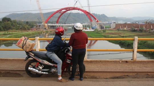 Pesona Jembatan Kali Kuto curi perhatian warga