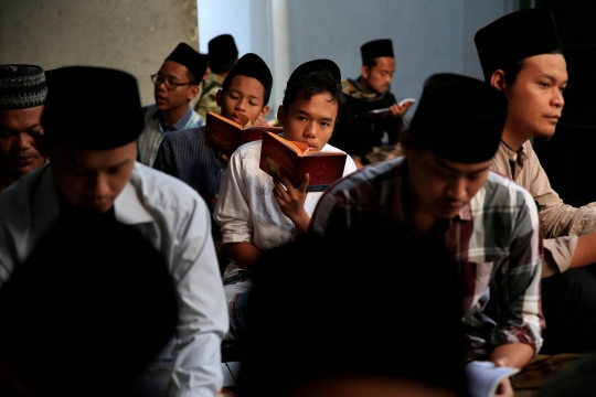 Melihat lebih dekat kehidupan santri Ponpes Lirboyo dalami ilmu agama