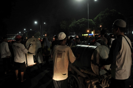 Pawai obor ramaikan malam takbiran di Matraman