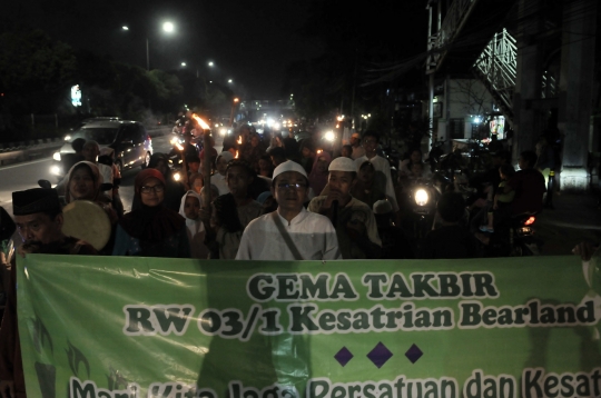 Pawai obor ramaikan malam takbiran di Matraman