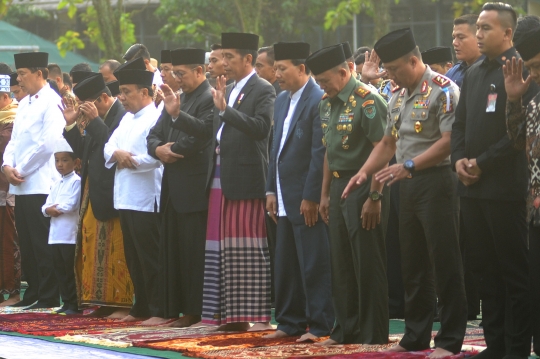 Presiden Jokowi tunaikan salat Idul Fitri di Kebun Raya Bogor