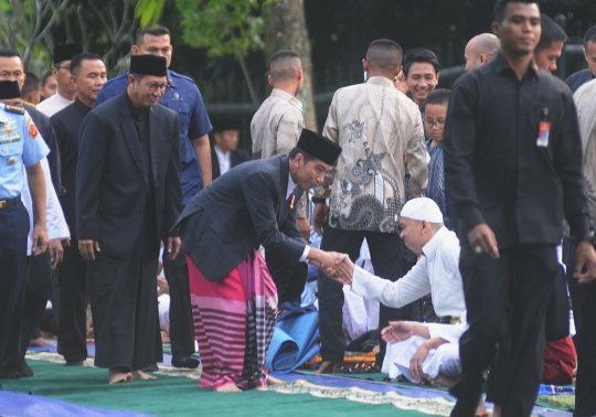 Presiden Jokowi tunaikan salat Idul Fitri di Kebun Raya Bogor