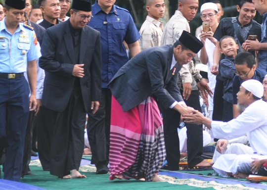 Presiden Jokowi tunaikan salat Idul Fitri di Kebun Raya Bogor