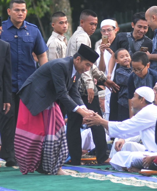 Presiden Jokowi tunaikan salat Idul Fitri di Kebun Raya Bogor