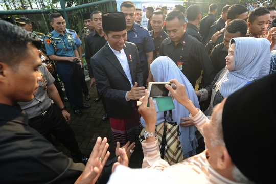 Usai salat Id, Jokowi silaturahmi dengan warga