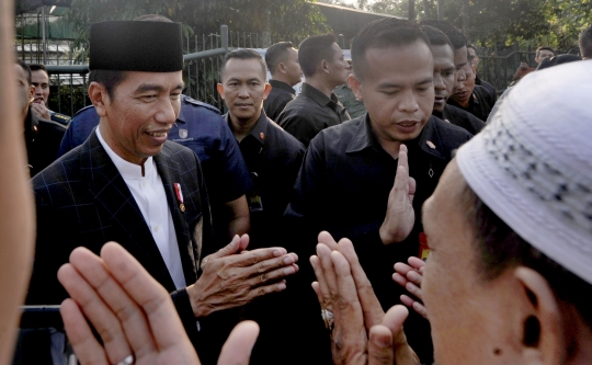 Usai salat Id, Jokowi silaturahmi dengan warga