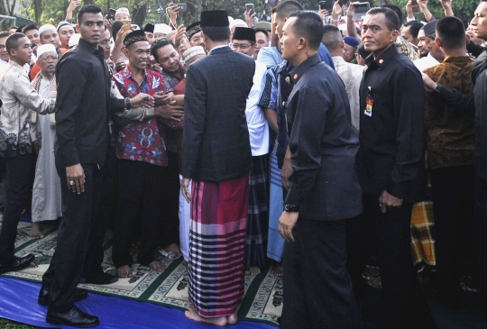 Usai salat Id, Jokowi silaturahmi dengan warga