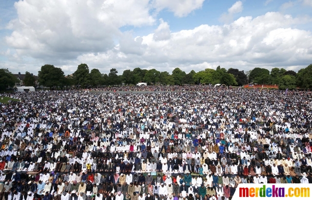 Foto : Sambut Idul Fitri, 140 ribu muslim di Inggris 