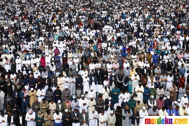 Foto : Sambut Idul Fitri, 140 ribu muslim di Inggris 