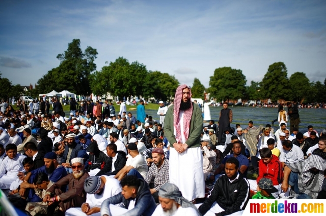 Foto : Sambut Idul Fitri, 140 ribu muslim di Inggris 