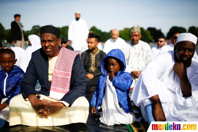 Foto : Sambut Idul Fitri, 140 ribu muslim di Inggris 