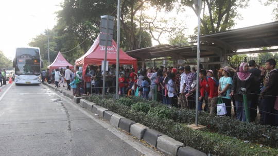 Lebaran hari kedua, bus tingkat wisata ramai