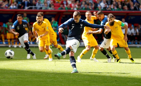 Menang tipis, Prancis kalahkan Australia 2-1